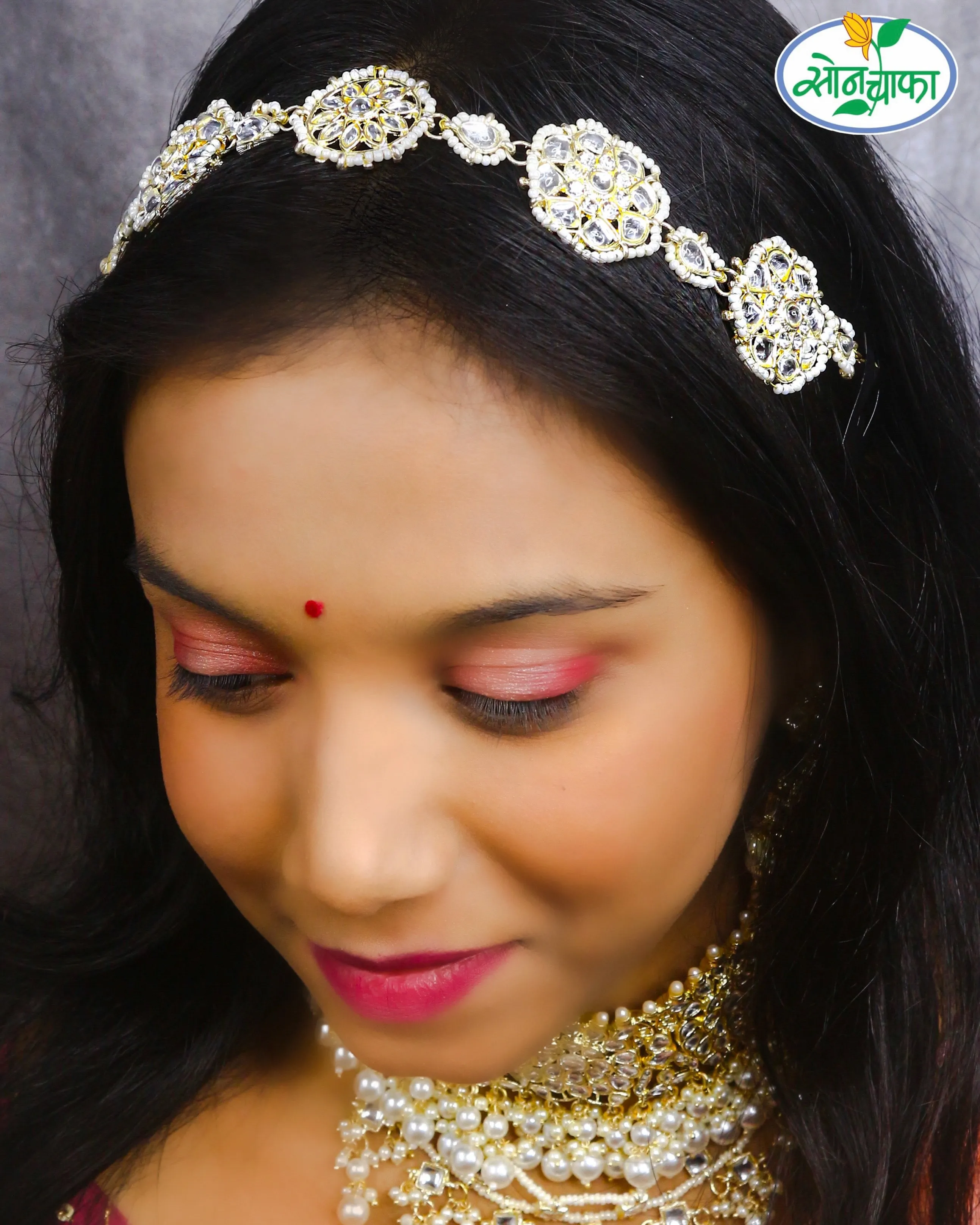 CHARMING PEARL BINDI